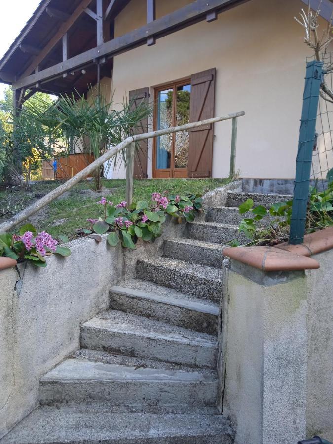 Maison Au Dessus Du Lac De ביסקארוס מראה חיצוני תמונה