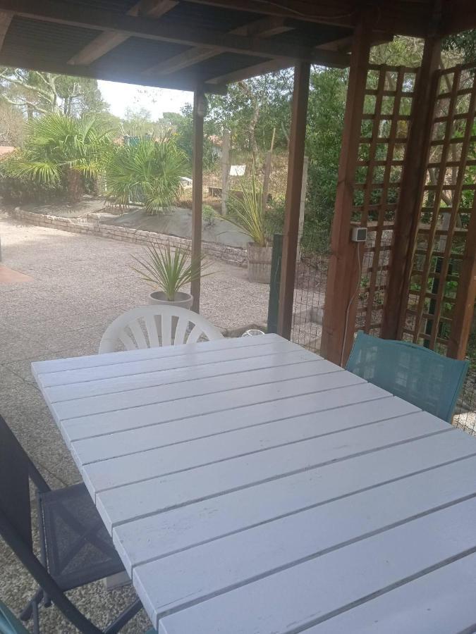 Maison Au Dessus Du Lac De ביסקארוס מראה חיצוני תמונה